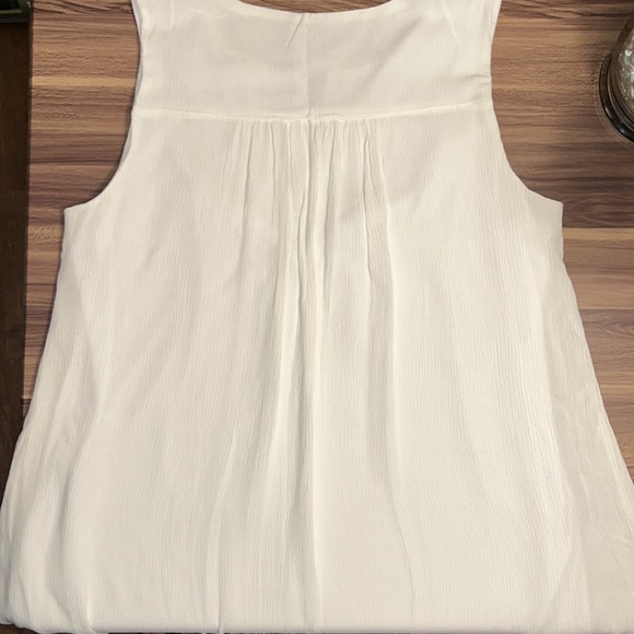 White dress with blue floral design. - Picture 4 of 10